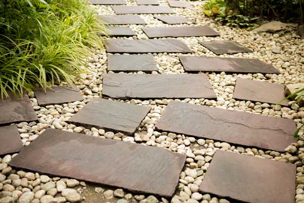 Installing A Flagstone Walkway On The, How To Install A Flagstone And Pea Gravel Patio